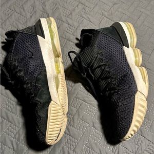 Nike Lebron Low 16 Black Volt Glow Size 11